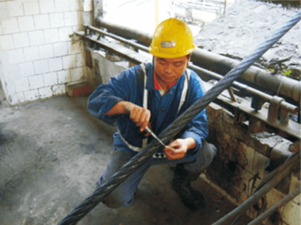 突發(fā)！一纜車鋼絲繩斷裂，8人命懸365米高空！