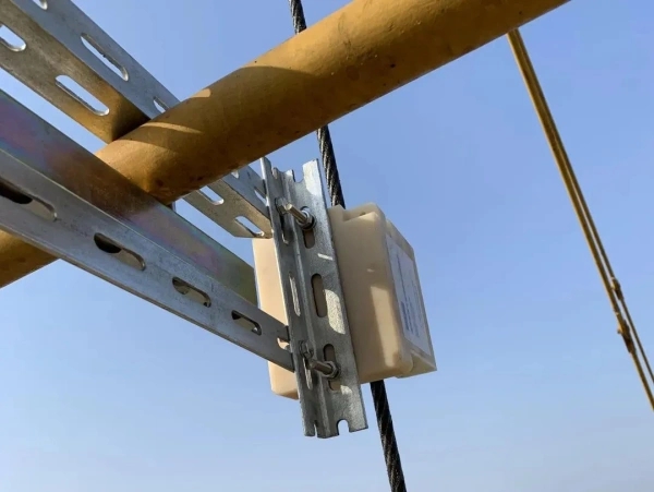 鋼絲繩斷裂造成85噸吊車被壓扁，引發(fā)安全思考